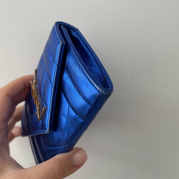SOLD 💙Cool metallic blue quilted envelope card wallet💙 - Picture 5 of 12